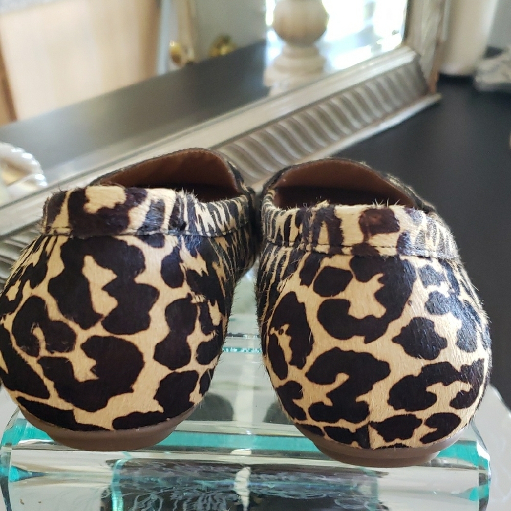 Vionic Leopard Print Flats - Picture 5 of 8